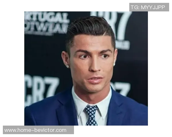 特朗普与C罗踢球的AI视频引发热议他既聪明又酷的形象令人惊叹